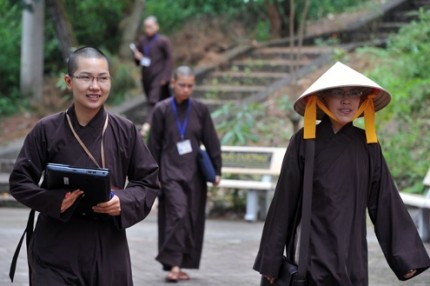 Trên bước đường học Phật